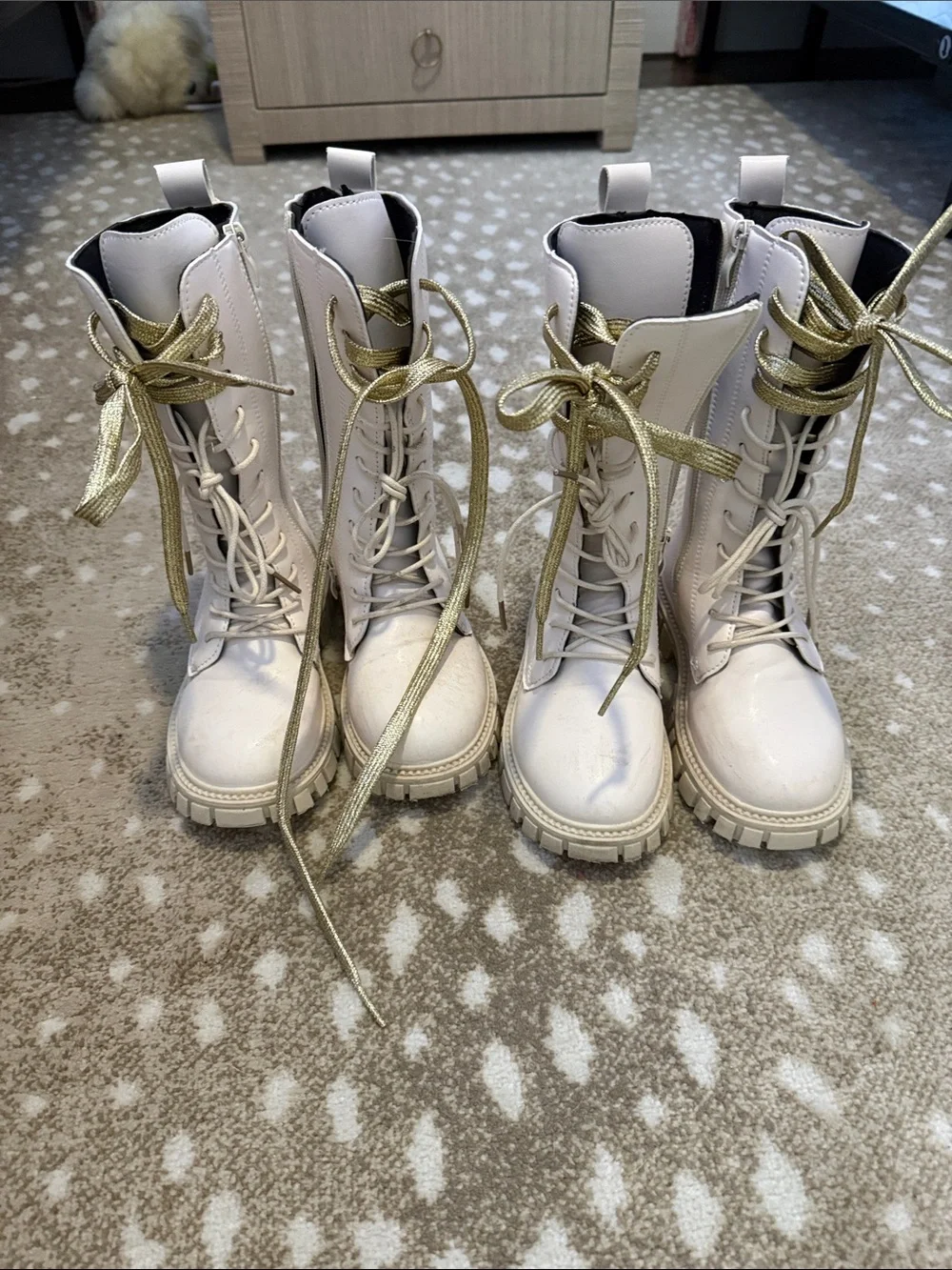 K-pop demon hunters Kids Cream Combat Boots with Gold Laces size 31 12.5/13/1 - Picture 1 of 5